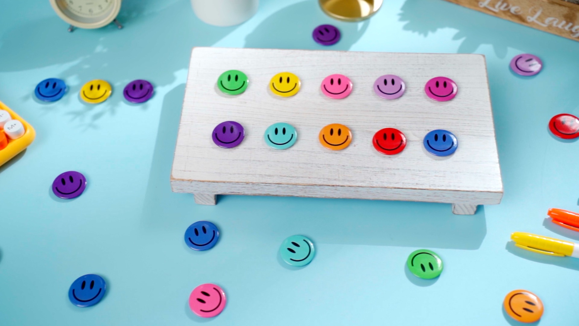 200 Pcs Happy Smile Face Button Pin Retro Pinback Badge Classic